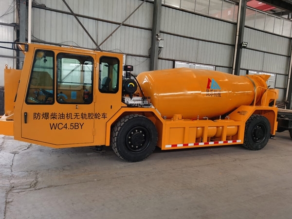 矿用湿喷台车，矿用混凝土泵，矿用搅拌机发货